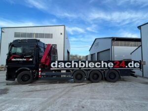Pritschen LKW mit Ladekran von dachblechhe24.de